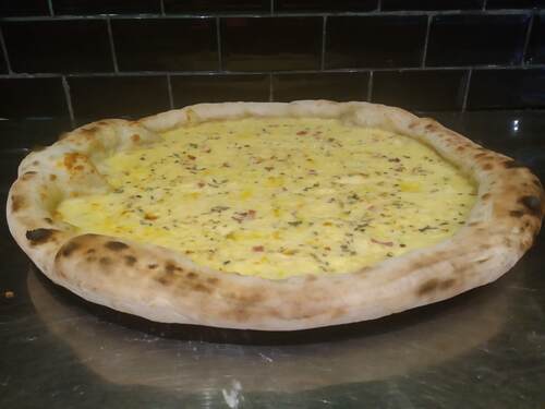 Imagen de una pizza carbonara