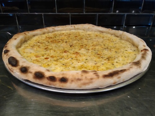 Imagen de una pizza de 3 quesos