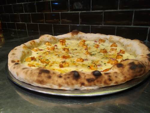 Imagen de una pizza de langostinos